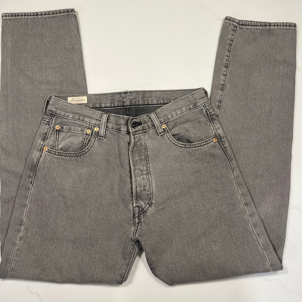 Mens Levi’s faded Grey straight cut jeans